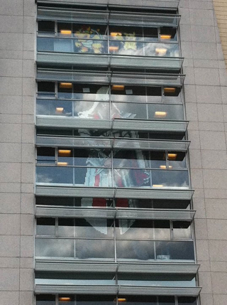 Illustration for article titled The Great Ubisoft Post-It Wars End With a Three-Story Assassination